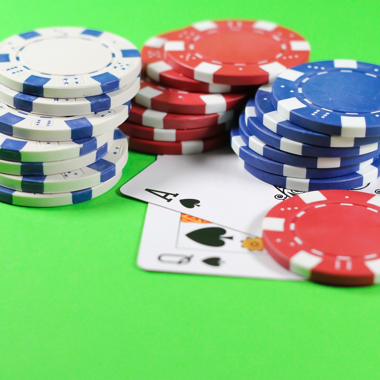 Diagram alur keamanan dan verifikasi transaksi di platform gamesir dengan ikon kunci dan perlindungan data